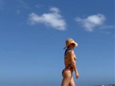 Evangeline Lilly – SEXY bikini workout